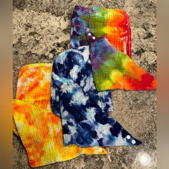 Hand crafted tie dyed baby burp cloth & matching bib 3 SETS Muslin 100% cotton - Picture 1 of 11